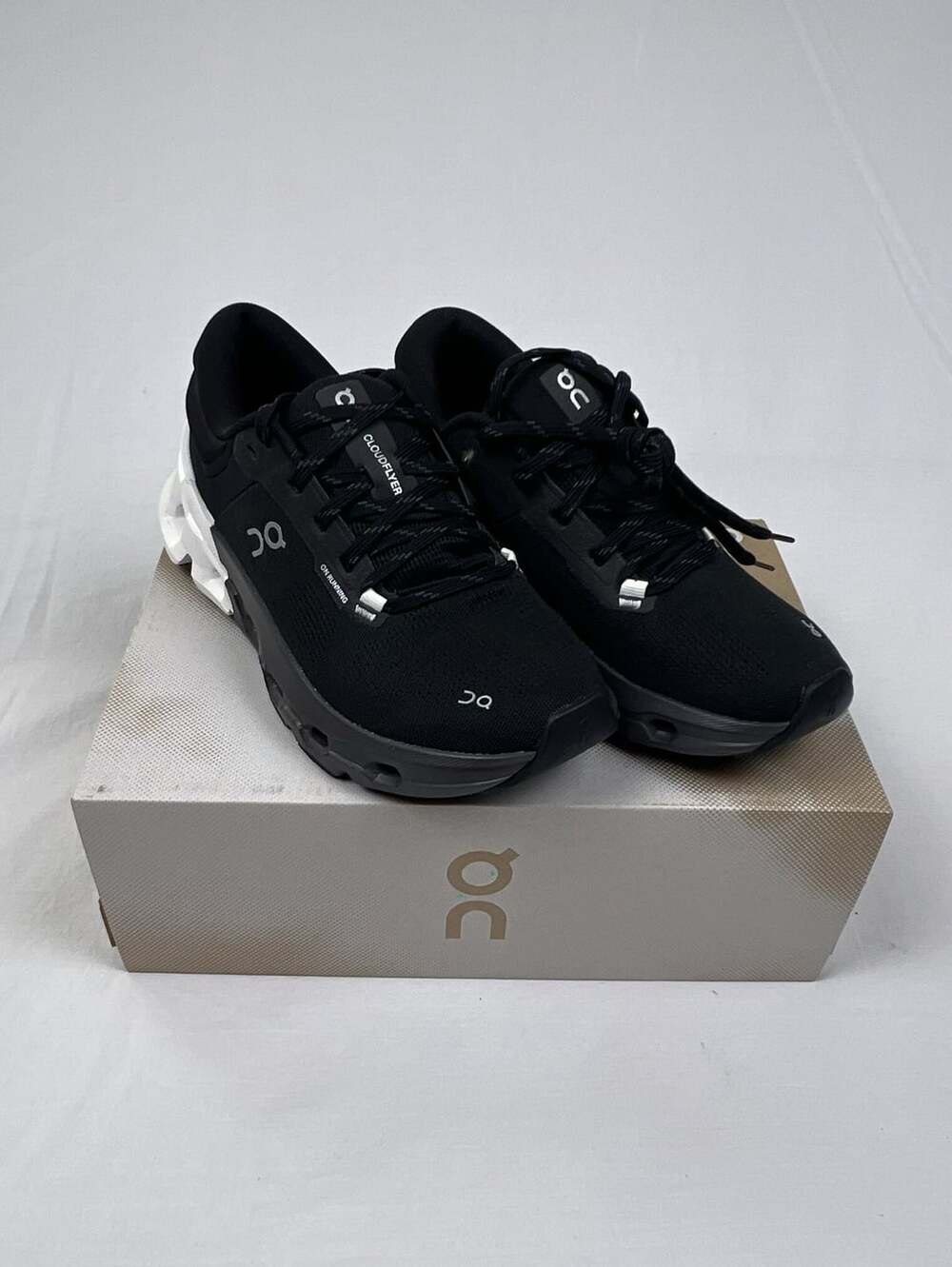 On Running Cloudflyer 5 Size 8.5W Black White Shoes